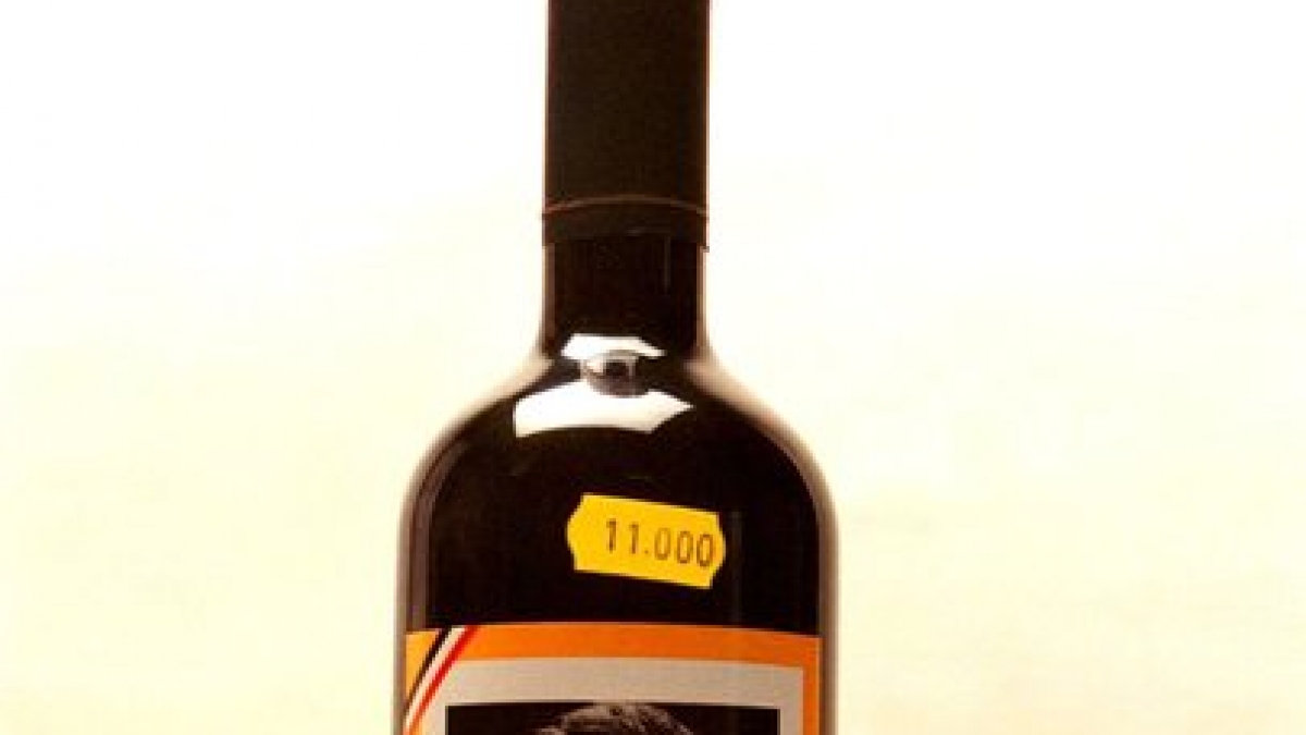 1997 verkauften geschäftsfreudige Weinhersteller Rotwein mit der Aufschrift «Führerwein - Schwarzer Tafelwein» im Adria-Badeort Jesolo für 11.000 Lire pro Flasche. (Foto)