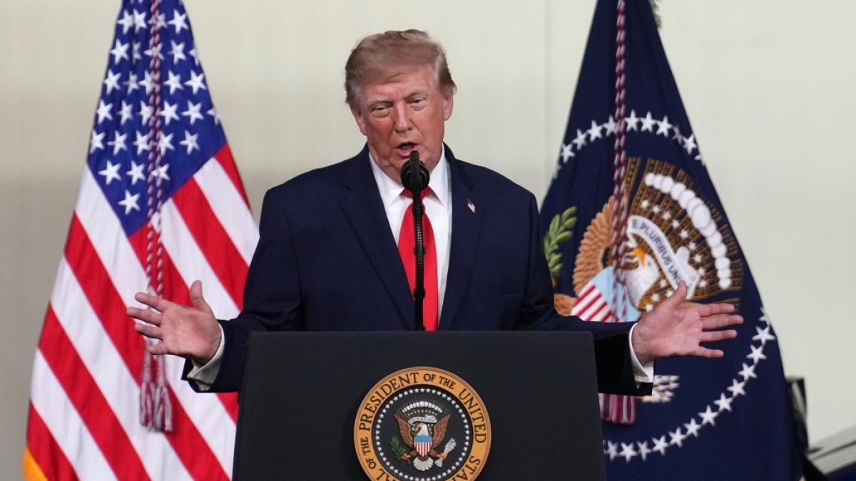Donald Trump irritierte bei einem Wahlkampf-Auftritt in Texas mit einer bizarren Aktion. (Foto)