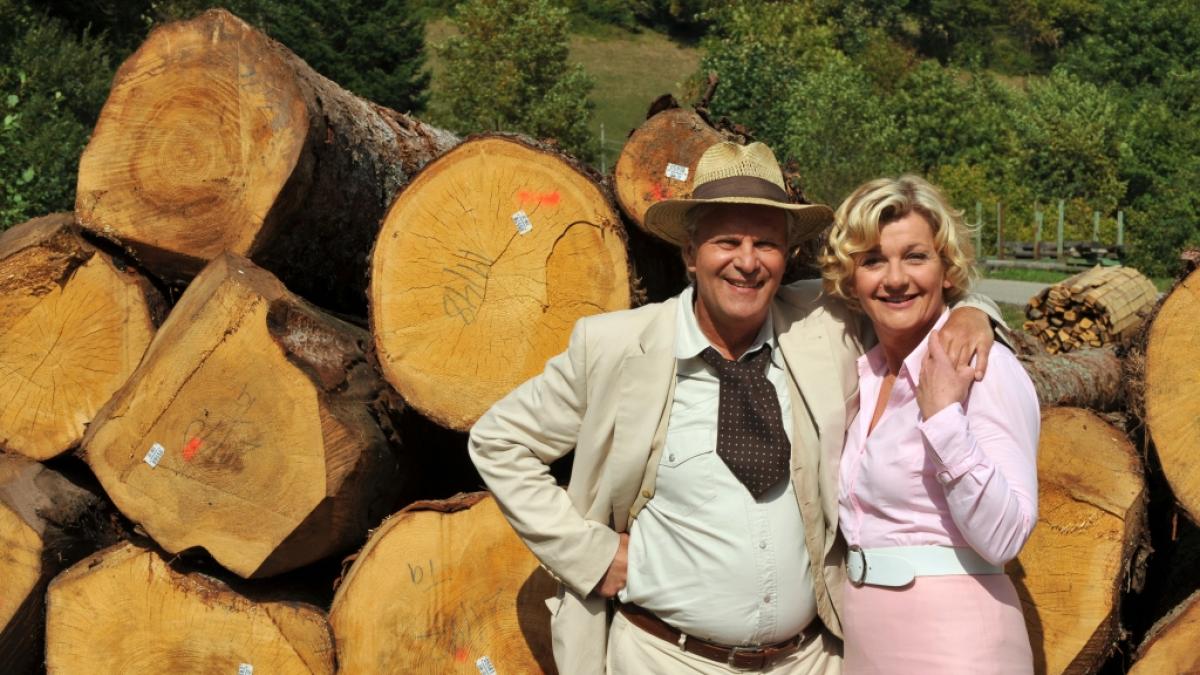 Saskia Vester posiert zusammen mit Kollege Peter Sattmann. (Foto)