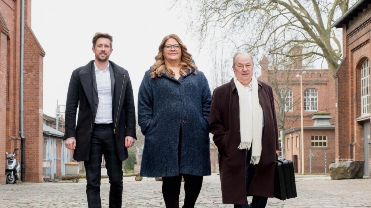 Felix Th&ouml;nnessen, Ilka Bessin und Heinz Buschkowsky (v.l.) ziehen in Folge 3 von "Zahltag" gro&szlig;e Abschlussbilanz.  (Foto)