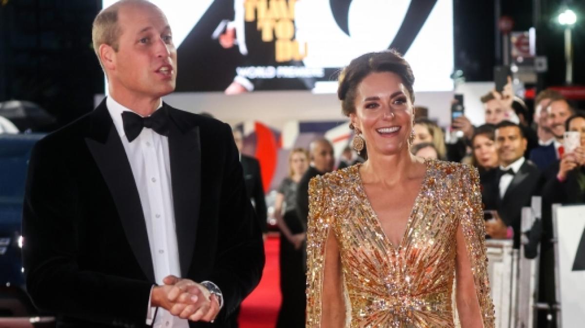 Strahlend sch&ouml;n, wie es einer k&uuml;nftigen K&ouml;nigin geb&uuml;hrt: Herzogin Kate &uuml;berstrahlte in ihrer goldenen Robe selbst Hollywoodstars. (Foto)