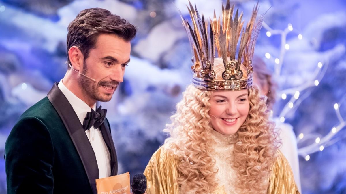 Florian Silbereisen begr&uuml;&szlig;te das N&uuml;rnberger Christkind Barbara Otto beim "Adventsfest der 100.000 Lichter" 2016. (Foto)