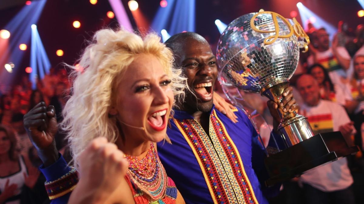 Staffel 8 machte Hans Sarpei und Kathrin Menzinger zu &uuml;bergl&uuml;cklichen "Dancing Stars". (Foto)