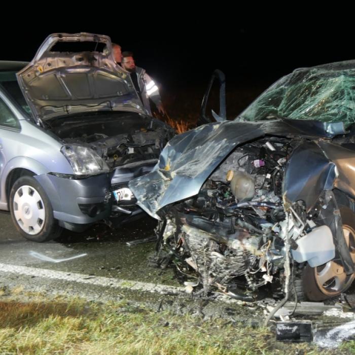 18-Jährige tot, 6 Verletzte! Crash-Raser ergreift die Flucht