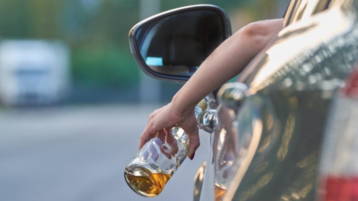 Eine Horror-Mutter zerrte ihre kleine Tochter hinter ihrem Auto her. (Foto)