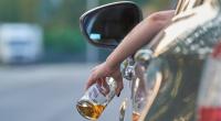 Eine Horror-Mutter zerrte ihre kleine Tochter hinter ihrem Auto her.