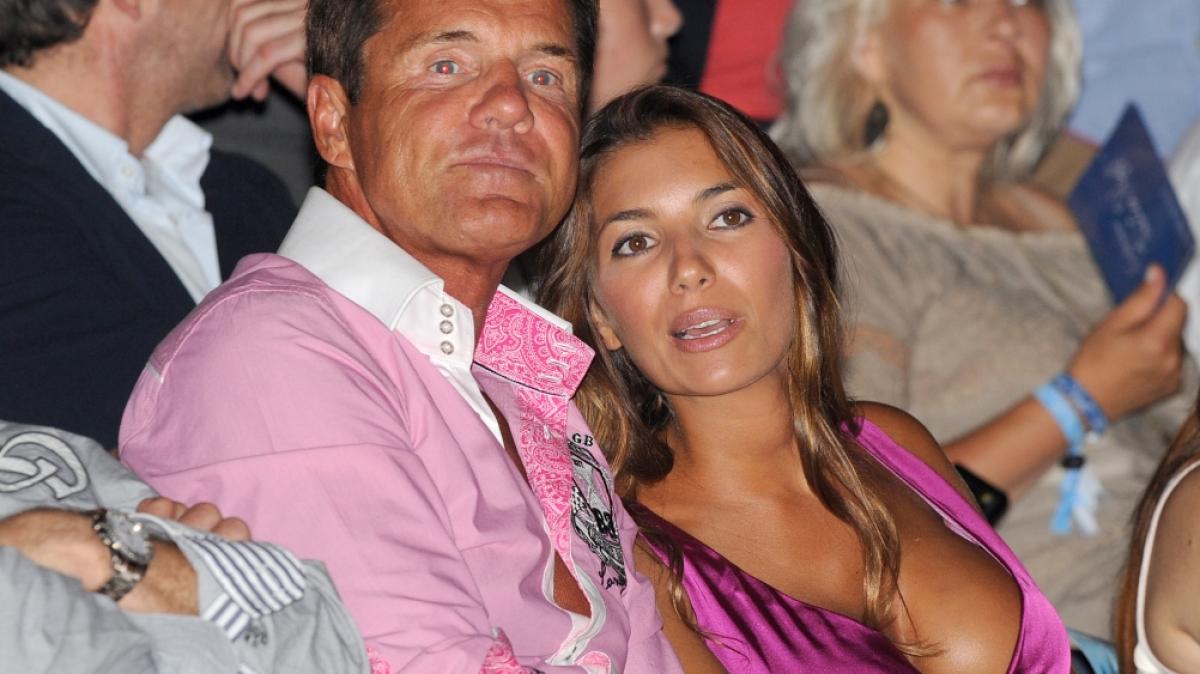 Dieter Bohlen und Carina Walz lassen jetzt zusammen die H&uuml;ften kreisen. (Foto)