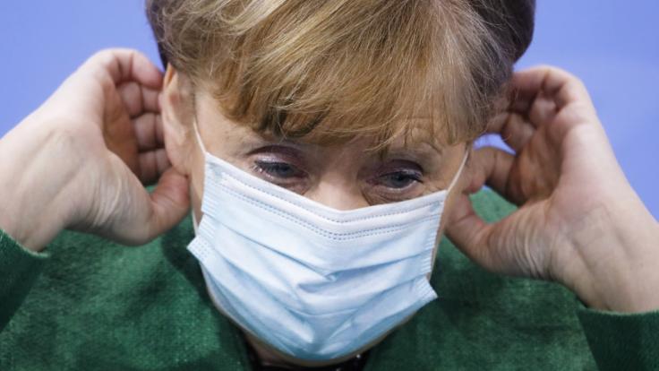 Bundeskanzlerin Angela Merkel plant offenbar die Einführung von nächtlichen Ausgangssperren in Regionen mit höherer Sieben-Tage-Inzidenz.