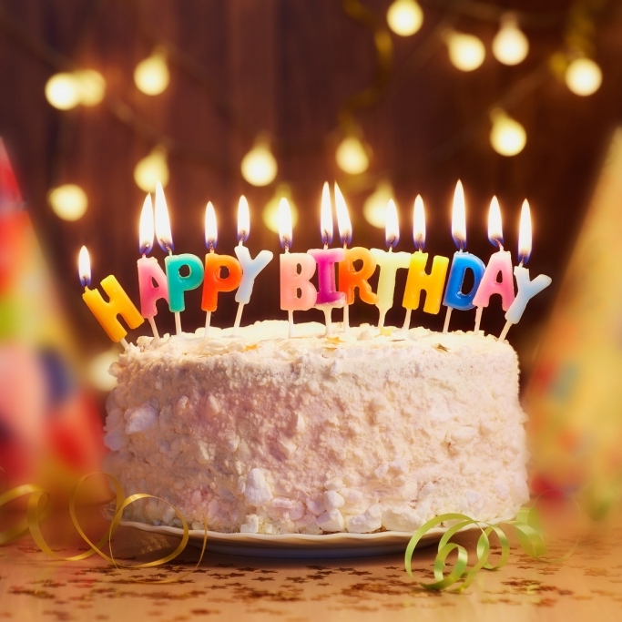 Mädchen ohne Gesicht feiert 9. Geburtstag
