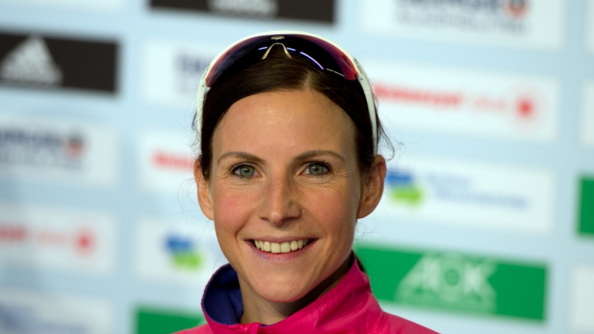 Profi-Sportlerin und "Let's Dance"-Teilnehmerin Sabrina Mockenhaupt hat im August 2019 ihren Freund Kay Gregor geheiratet und tr&auml;gt jetzt den Doppennamen Mockenhaupt-Gregor. (Foto)
