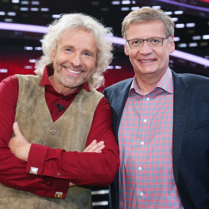 Die Show-Dinos teilen ihren Gewinn mit dem größten Mann Deutschlands