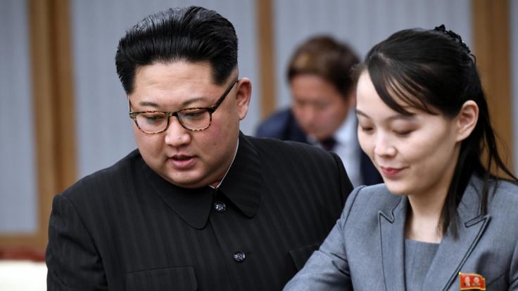 Kim Jong-un, Machthaber von Nordkorea, und dessen Schwester Kim Yo Jong.