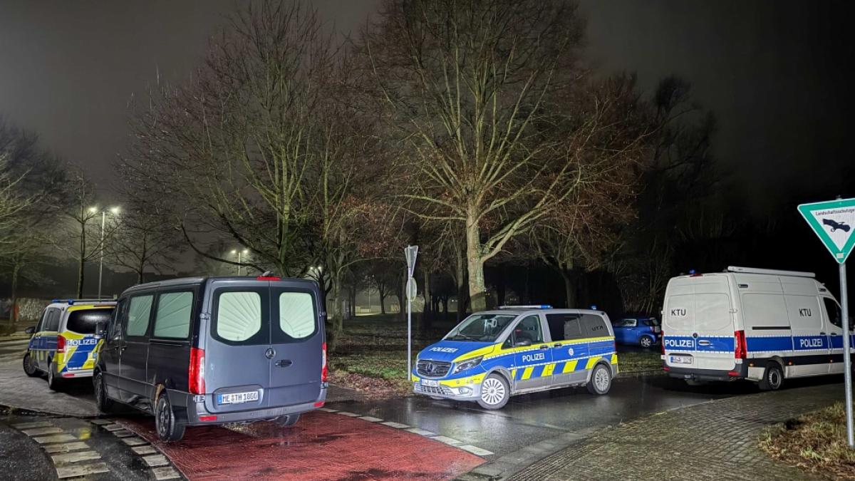Ein Spazierg&auml;nger alarmierte die Polizei in Dormagen, nachdem er die Leiche eines 14-J&auml;hrigen nahe eines Waldsees entdeckt hatten. (Foto)