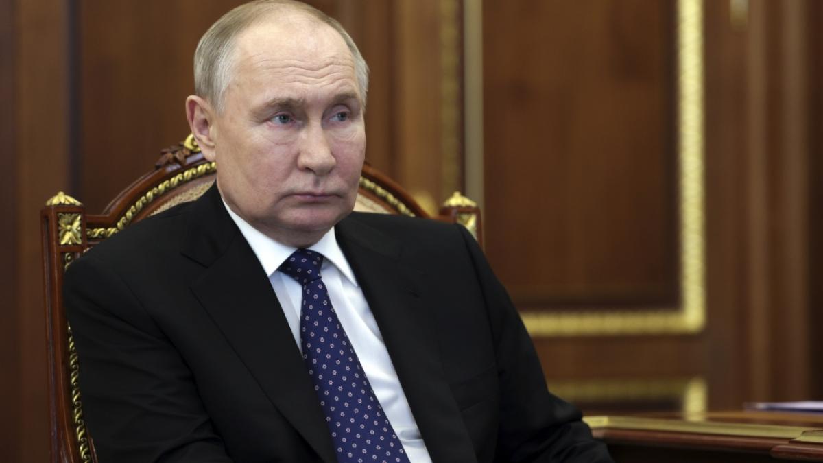 Wladimir Putin (Foto) hat einen ranghohen Ex-General verhaften lassen - offiziell wegen Betrugs. (Foto)