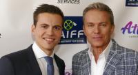 Alfons Haider zusammen mit Regisseur und Produzent Alexander Peter Lerchen (l), bei der Weltpremiere des Films 