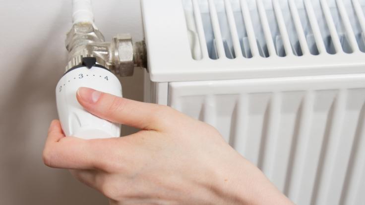 Mit einigen Tricks können Sie beim Heizen Energie und Geld sparen.