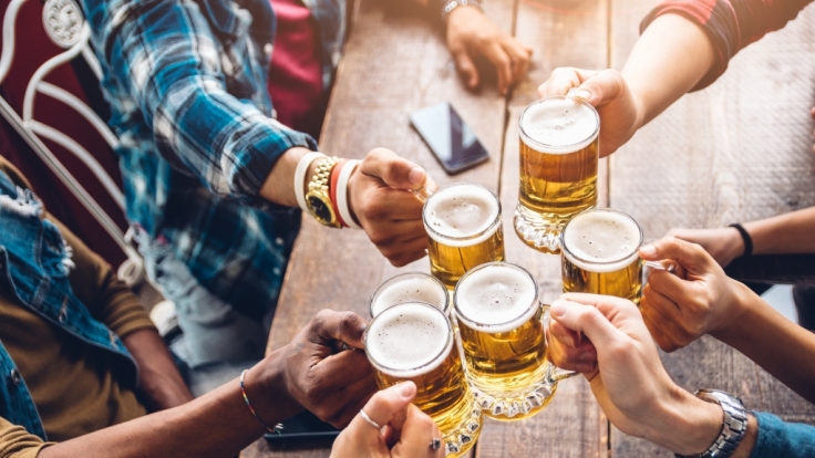 Forscher warnt: Macht Alkohol die Corona-Impfung wirkungslos? (Symbolfoto)