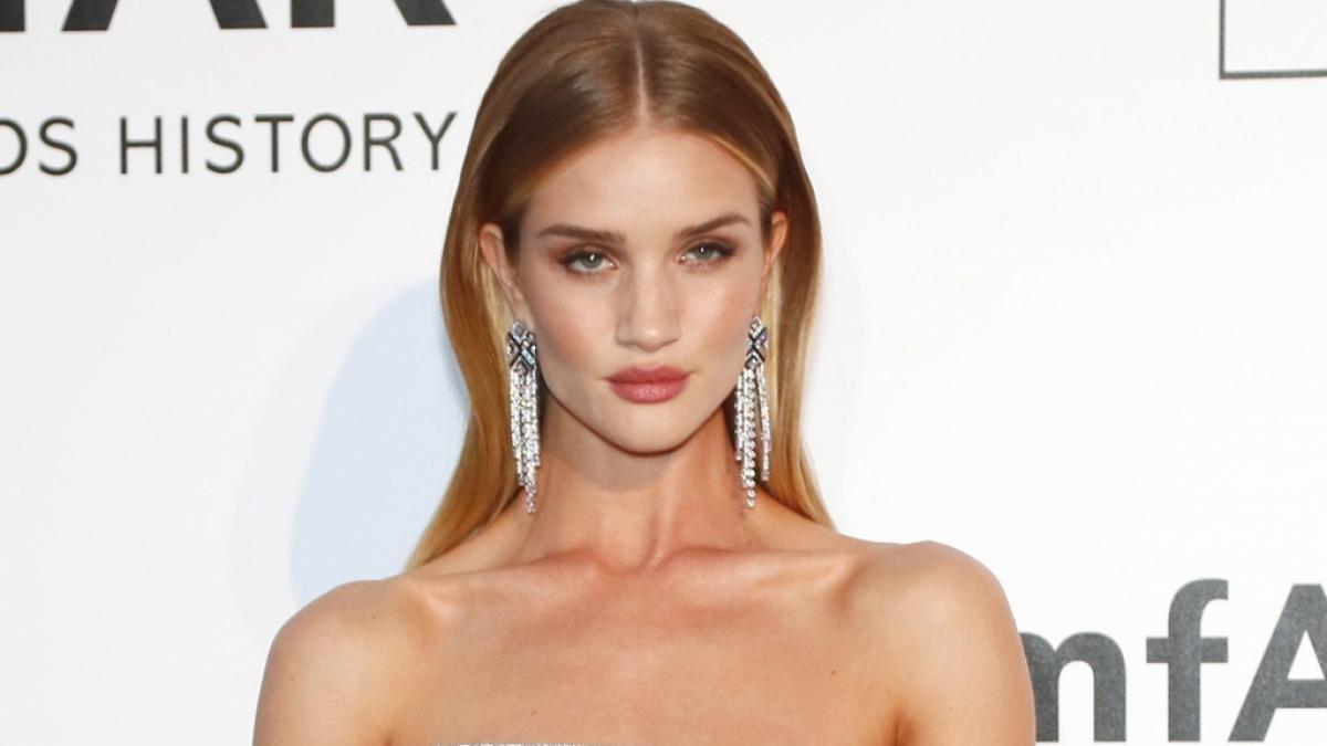 Rosie Huntington-Whiteley pr&auml;sentierte ihre neue Unterw&auml;sche am eigenen Leib. (Foto)