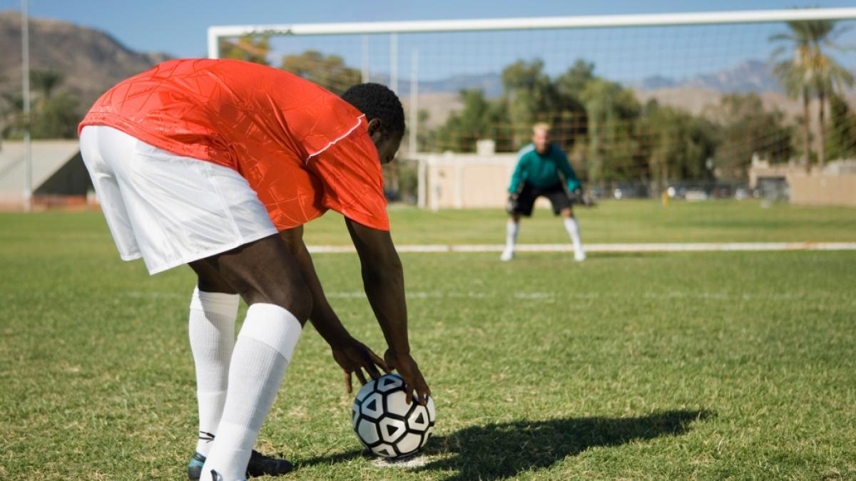 Habibu Aliyu Ozeze wollte nur einen Freisto&szlig; ausf&uuml;hren &ndash; Sekunden sp&auml;ter war der 26-j&auml;hrige Fu&szlig;baller tot (Symbolfoto). (Foto)