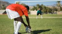 Habibu Aliyu Ozeze wollte nur einen Freistoß ausführen – Sekunden später war der 26-jährige Fußballer tot (Symbolfoto).