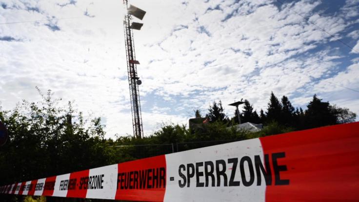 Am Morgen ist aus bislang ungeklärter Ursache eine Arbeitsgondel abgestürzt. Alle drei Insassen der Gondel waren dabei ums Leben gekommen.