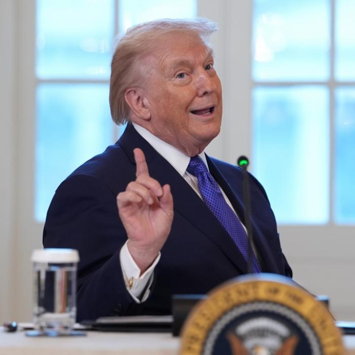 Plötzlich unterbricht US-Präsident ein Treffen im Weißen Haus - aus kuriosem Grund
