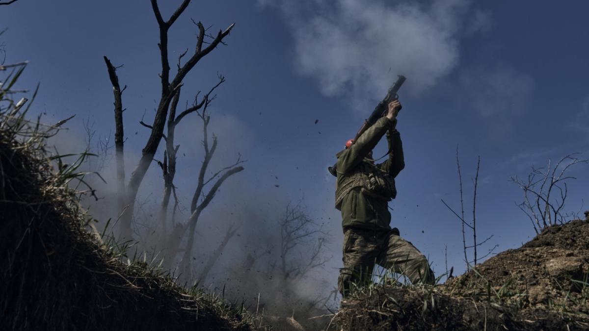 Ein ukrainischer Soldat rettete seine Kameraden jetzt im Alleingang vor russischem Angriff. (Symbolbild) (Foto)
