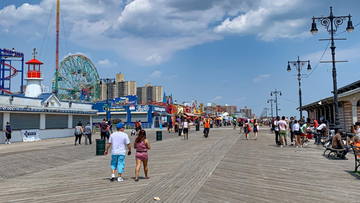 Die bei New Yorker Einheimischen und Besuchern gleicherma&szlig;en beliebte Strandpromenade von Coney Island wurde Schauplatz eines abscheulichen Sexualverbrechens zum Nachteil einer 46-J&auml;hrigen. (Foto)