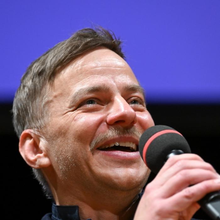 HIER ist der Schauspieler im Fernsehen zu sehen