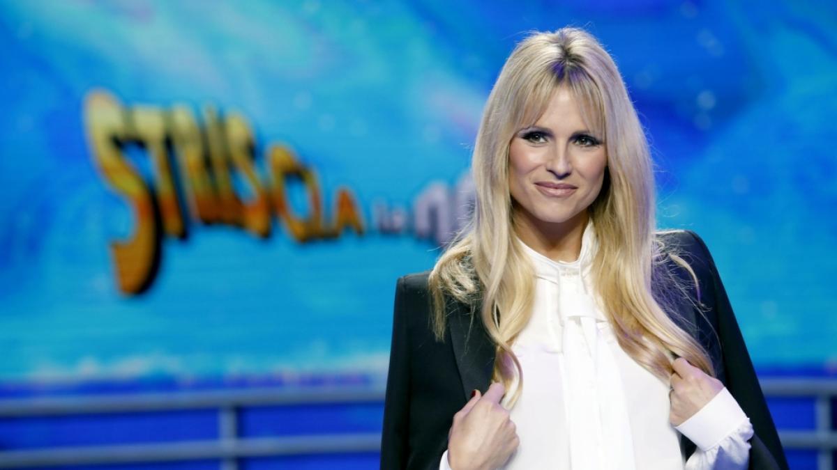 Michelle Hunziker lockt mit ihrem Beinschlitz Fetischisten an. (Foto)