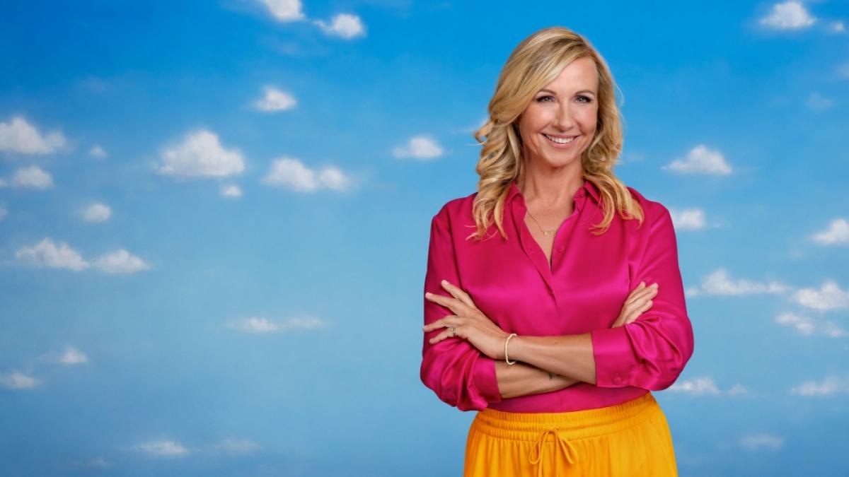 Andrea Kiewel hat das Fu&szlig;ballfieber gepackt: Im "ZDF-Fernsehgarten" feiert Kiwi am 23. Juni eine ausgelassene EM-Party. (Foto)