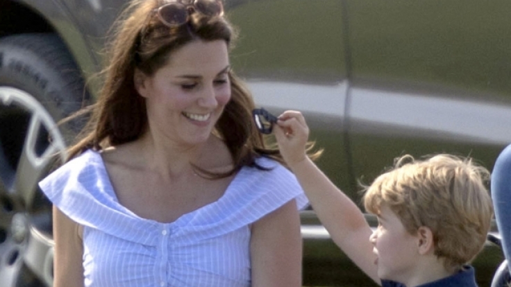 Zuckersüß: Prinz George mit seiner Mutter, Herzogin Kate, beim Spielen.