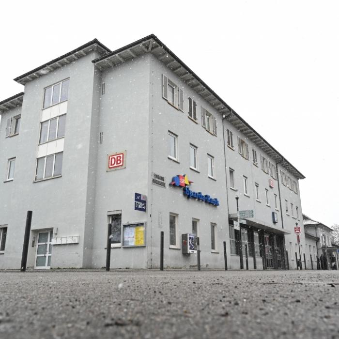 Frau (62) beklaut und abgestochen - Brutalo-Teenagerin festgenommen