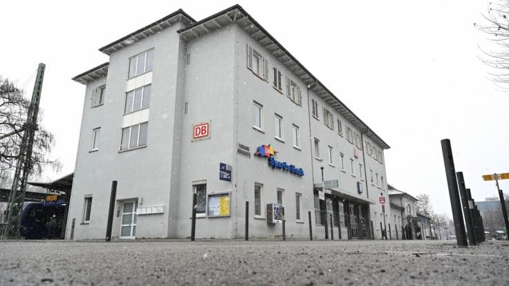 Tatort Bahnhof: Eine 62 Jahre alte Frau wurde in Ravensburg ausgeraubt und erstochen.