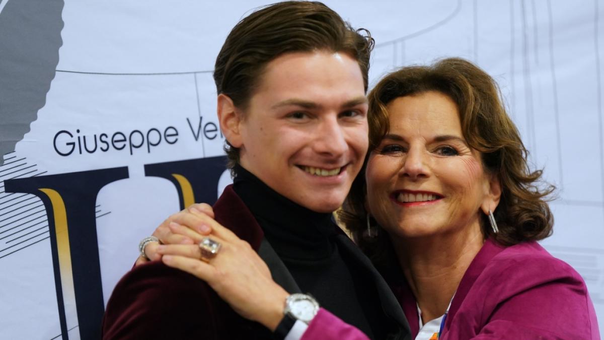 Society-Lady Claudia Obert (65) an der Seite ihres Partners Max Suhr (29). (Foto)