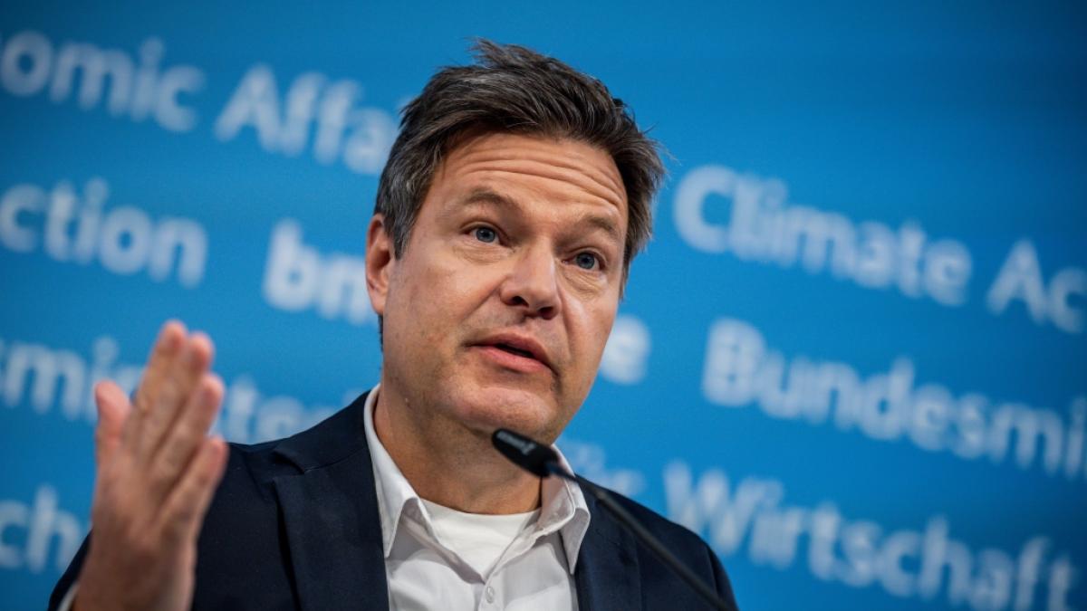 Robert Habeck w&uuml;rde die "One Love"-Binde tragen. (Foto)