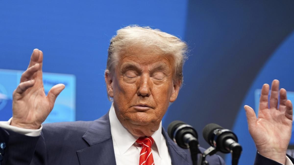 Donald Trump st&uuml;rzt ab. (Foto)