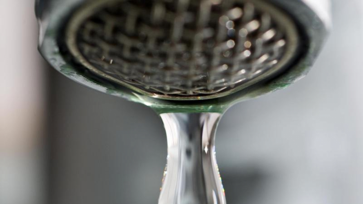 Erschreckend: In unserem Trinkwasser tummeln sich Metalle, Antibiotika und Pestizide, wie eine Studie belegt. (Foto)