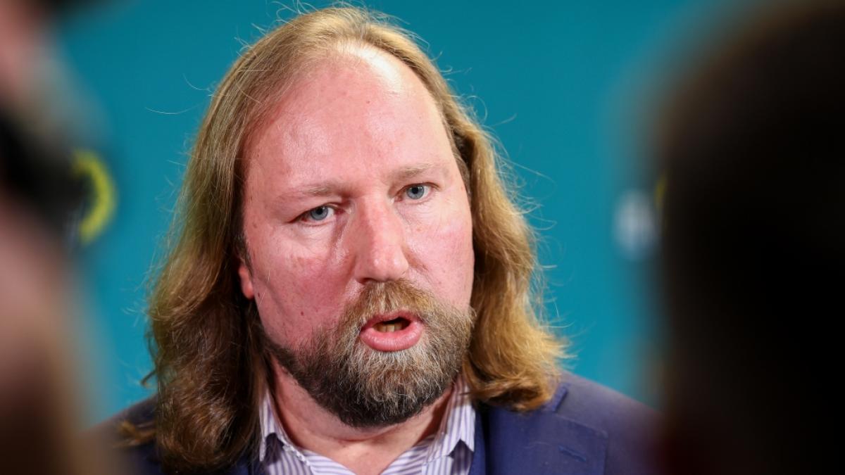 Anton Hofreiter (Gr&uuml;ne) kritisiert SPD-Bundeskanzler Olaf Scholz in einem Gastbeitrag f&uuml;r die FAZ. (Foto)