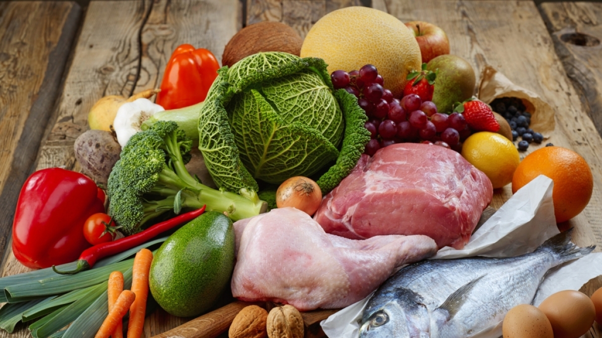 Die Steinzeit-Ern&auml;hrung sorgt f&uuml;r einen vollen Tisch. (Foto)