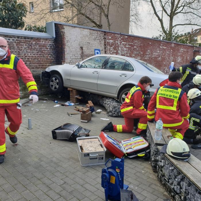 Opa (86) rast Passanten um - Frau tot