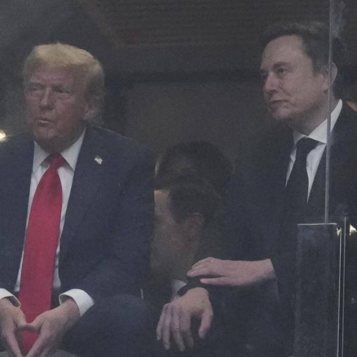 Lippenleserin entlarvt brisanten Plan mit Elon Musk