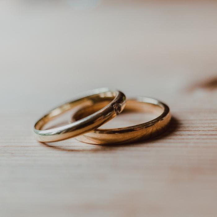 Um Schulden zu begleichen! Mädchen (12) mit Mann (45) verheiratet