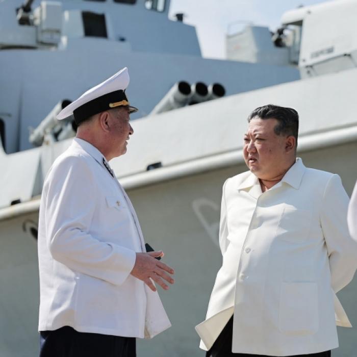 Nordkorea-Tyrann schockt mit irrem Auftritt! Untenrum mag er es luftig