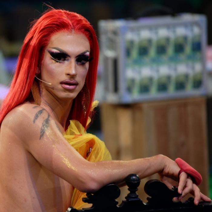 Drag-Queen im Liebesglück! Mit IHM schwelgt die PBB-Kandidatin im Glück 