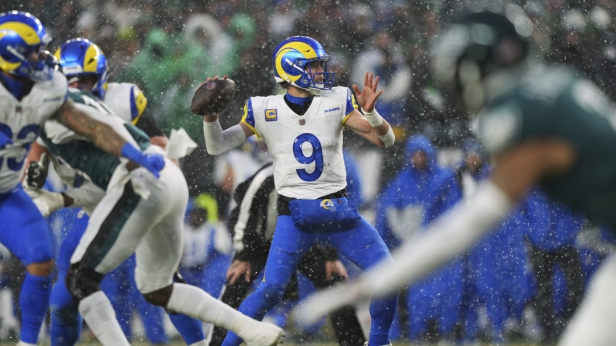 Matthew Stafford wirft einen Pass im Schneechaos. (Foto)
