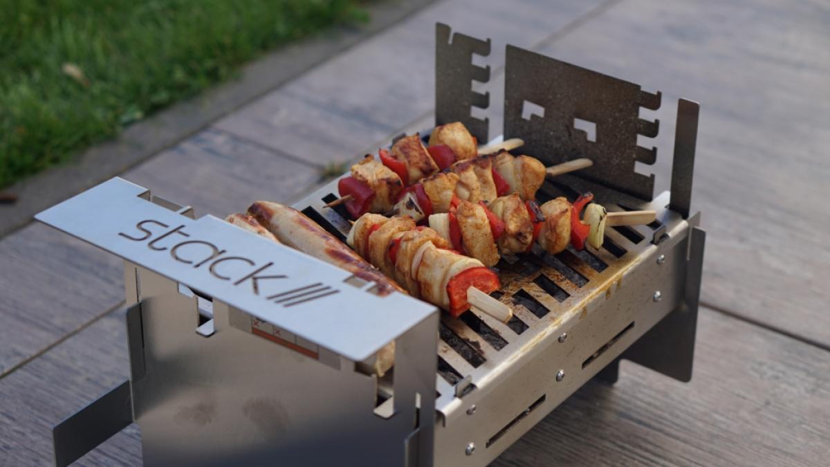 Durch einen Kamineffekt ist der Grill in nur zehn Minuten hei&szlig; und einsatzbereit. (Foto)