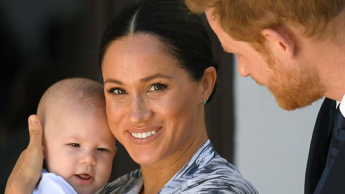 Prinz Harrys Sohn Archie, hier im Alter von knapp f&uuml;nf Monaten, muss seinen sechsten Geburtstag ohne seinen Papa feiern, denn der Herzog von Sussex hat andere Pl&auml;ne. (Foto)