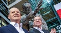 Die Umfrage-Ergebnisse für Bundeskanzler Olaf Scholz (l.) und Verteidigungsminister Boris Pistorius (r.) könnten aktuell kaum unterschiedlicher sein.