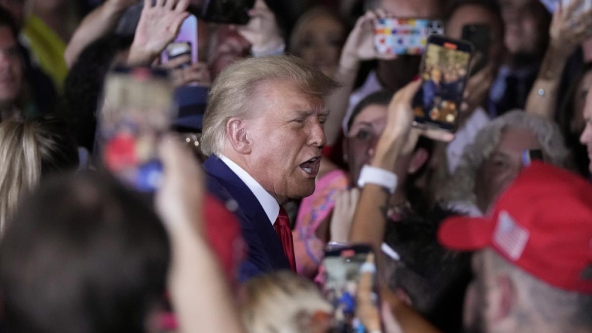 Uri Geller soll angeblich DNA von Donald Trump (Foto) besitzen. (Foto)